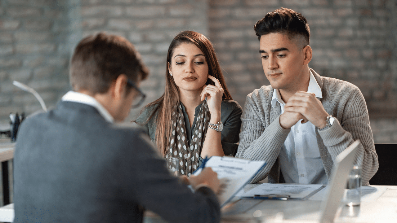 Dessin de concept brouillon sur tableau blanc